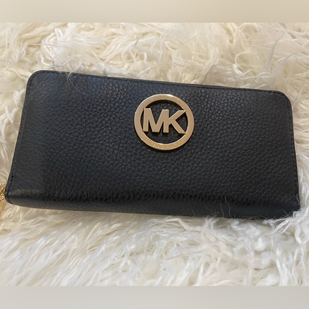 NWT Michael Kors Fulton Zip-Around Continental Wallet Leather Black and Gold